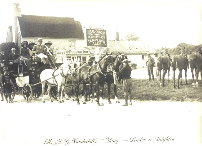 Alfred G Vanderbilt in Pyecombe in July 1909 with Sid Scarlett as guard
